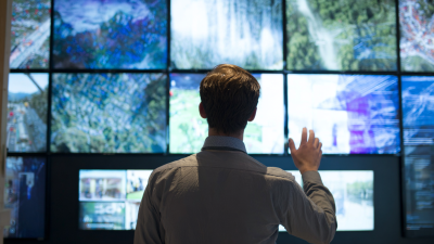 Digital Signage 55 vs Traditional Displays An In-depth Analysis of Efficiency and Impact