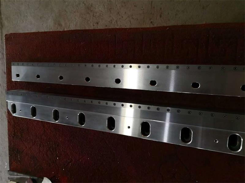 Empresas de fabricación de liñas automáticas de corte de chapa de aceiro: eixo horizontal e rectangular...