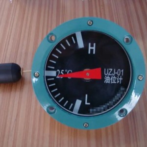 Les peces del transformador inclouen termòmetre, mesurador de nivell d'oli
