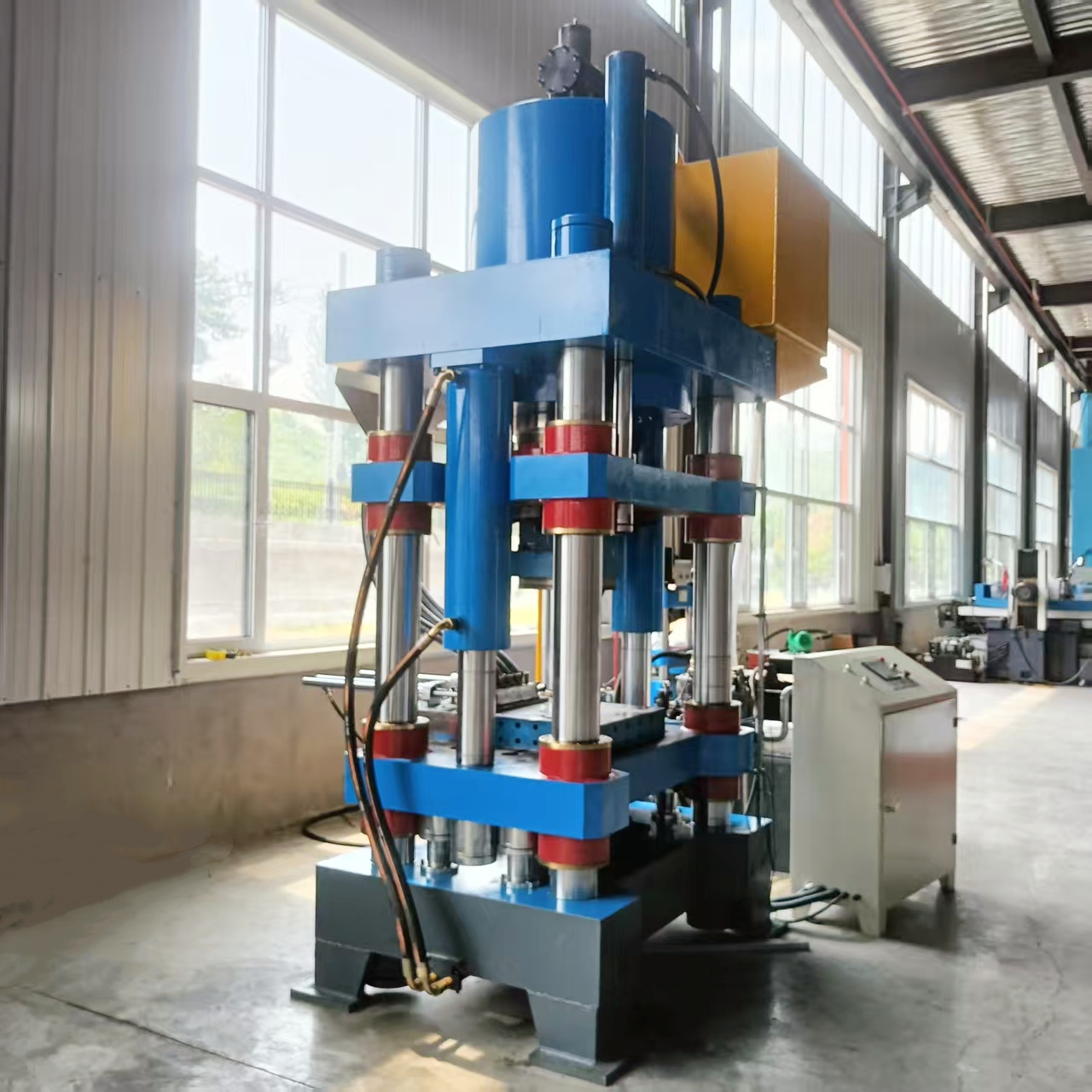 hydraulic press machine side view