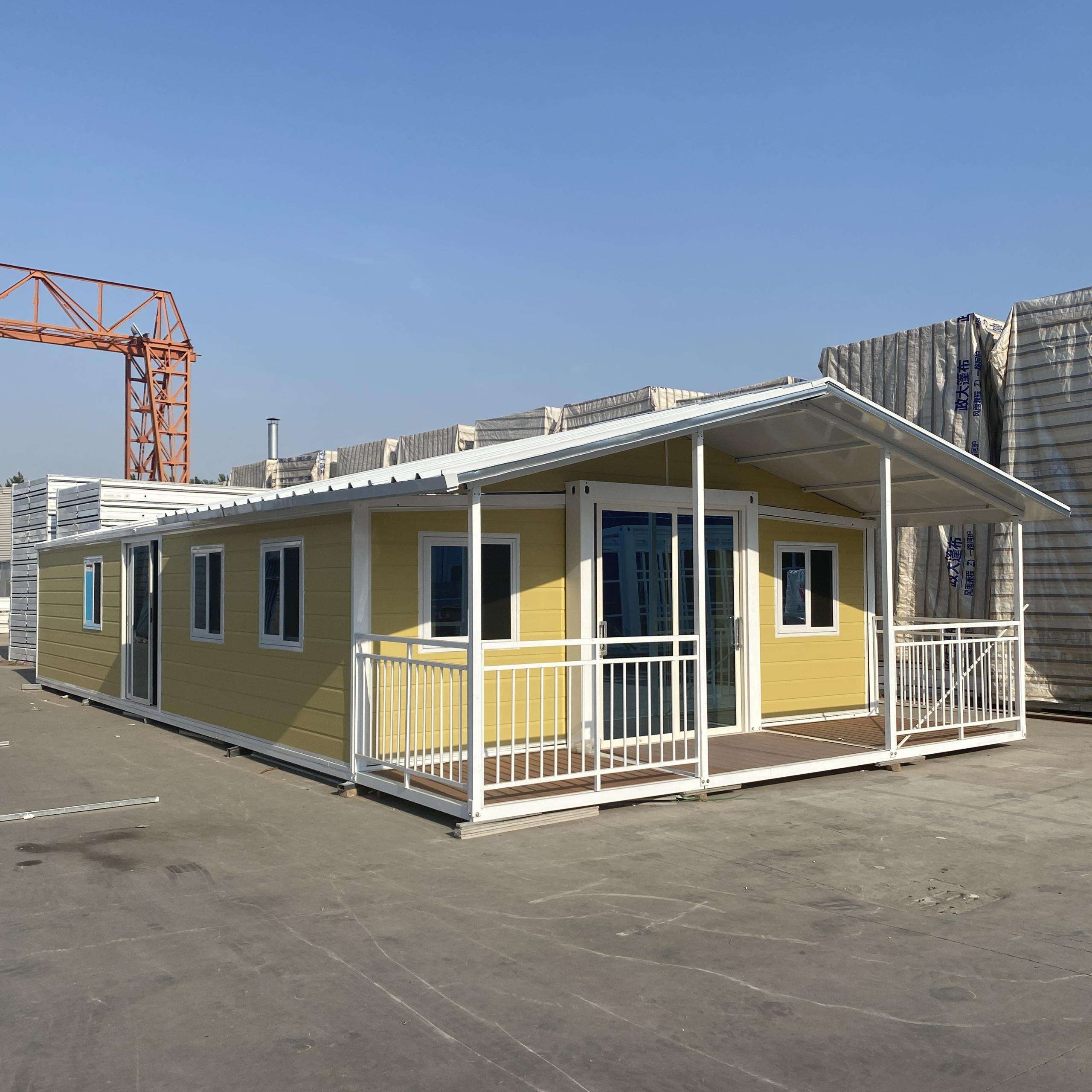 Expandable mobile container house