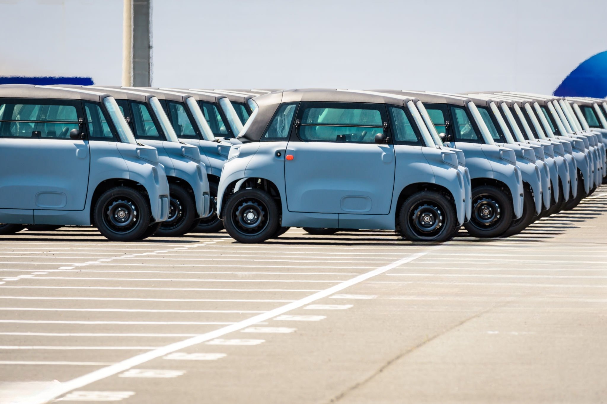 brand-new-citroën-ami-electric-microcars-lined-up-in-a-parking-lotygd