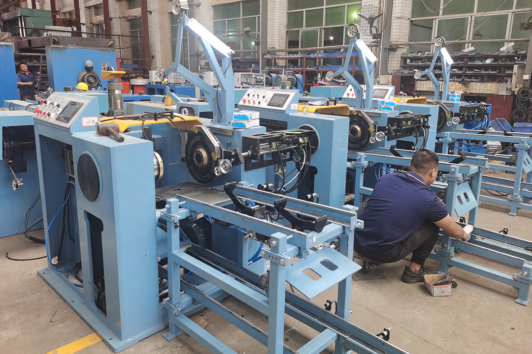 Automatic changeover take-up machine