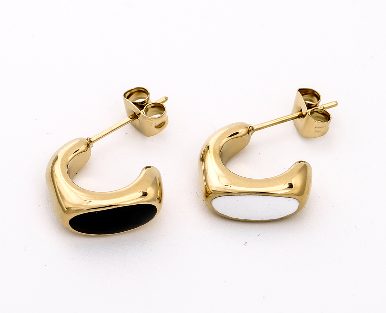 Stylish earrings, designed with heart-1qeb