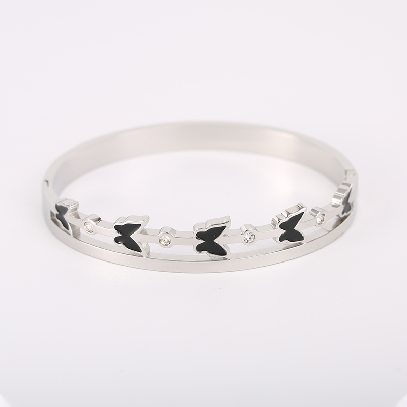 유럽과 미국 중공 다이아몬드 드롭 블랙 나비 티타늄 스틸 버클 팔찌 개성 트렌드 패션 모든 제조업체 직접 판매