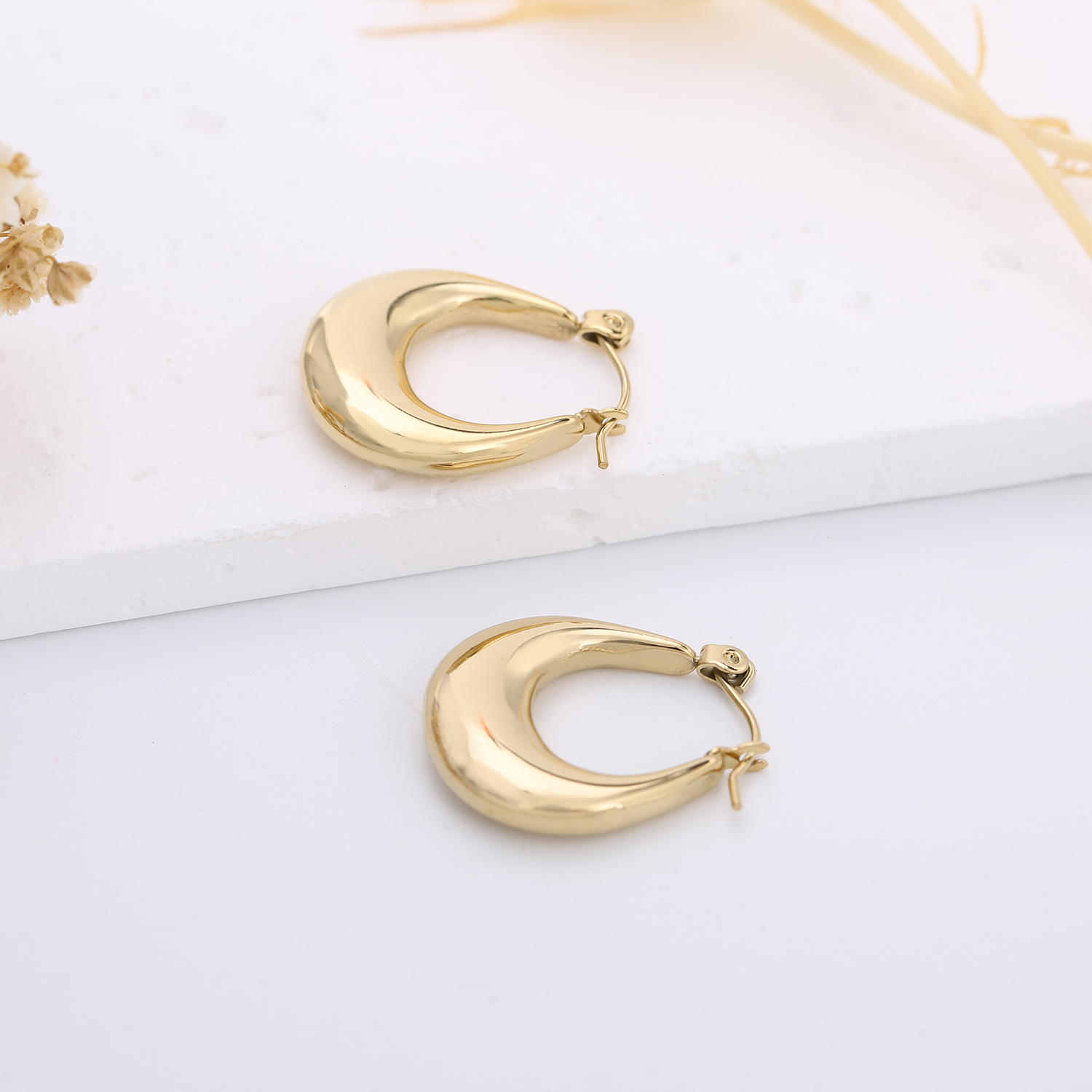 Fashion Jewelry for Women Stainless Steel Hoop Earrings Stainless Steel Tarnish Free Hollow Earrings 18k Gold Oval Hoop Earrings
