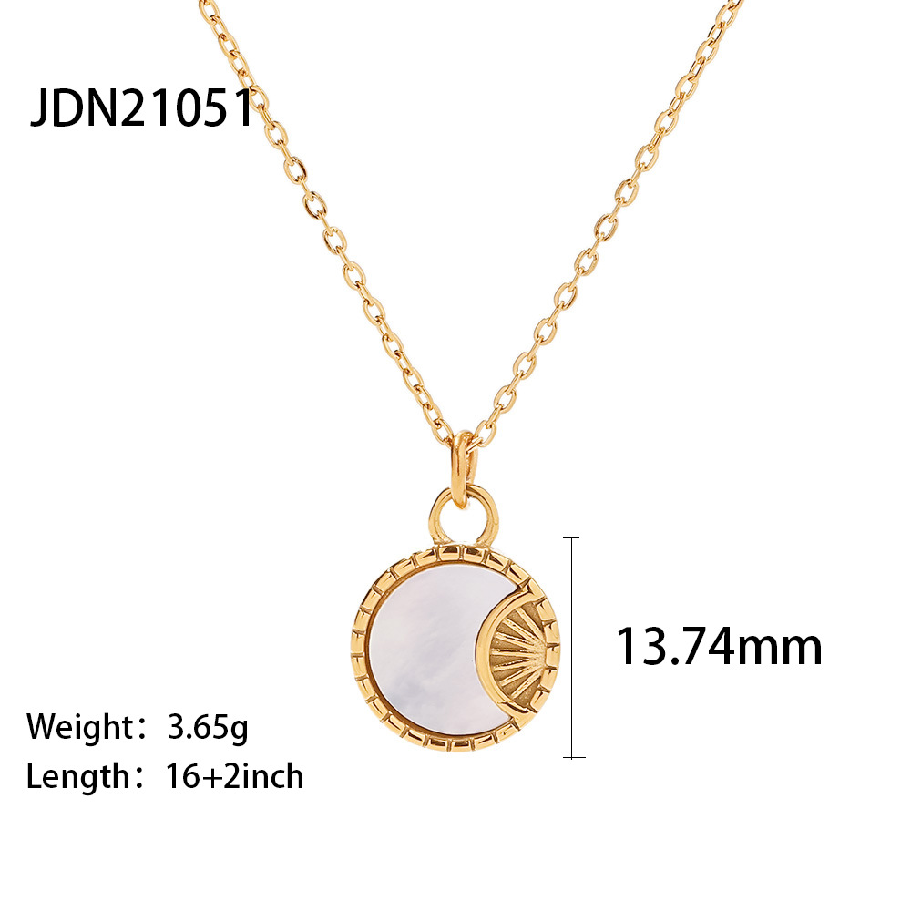 Zircon heart pendant necklace sun and moon design