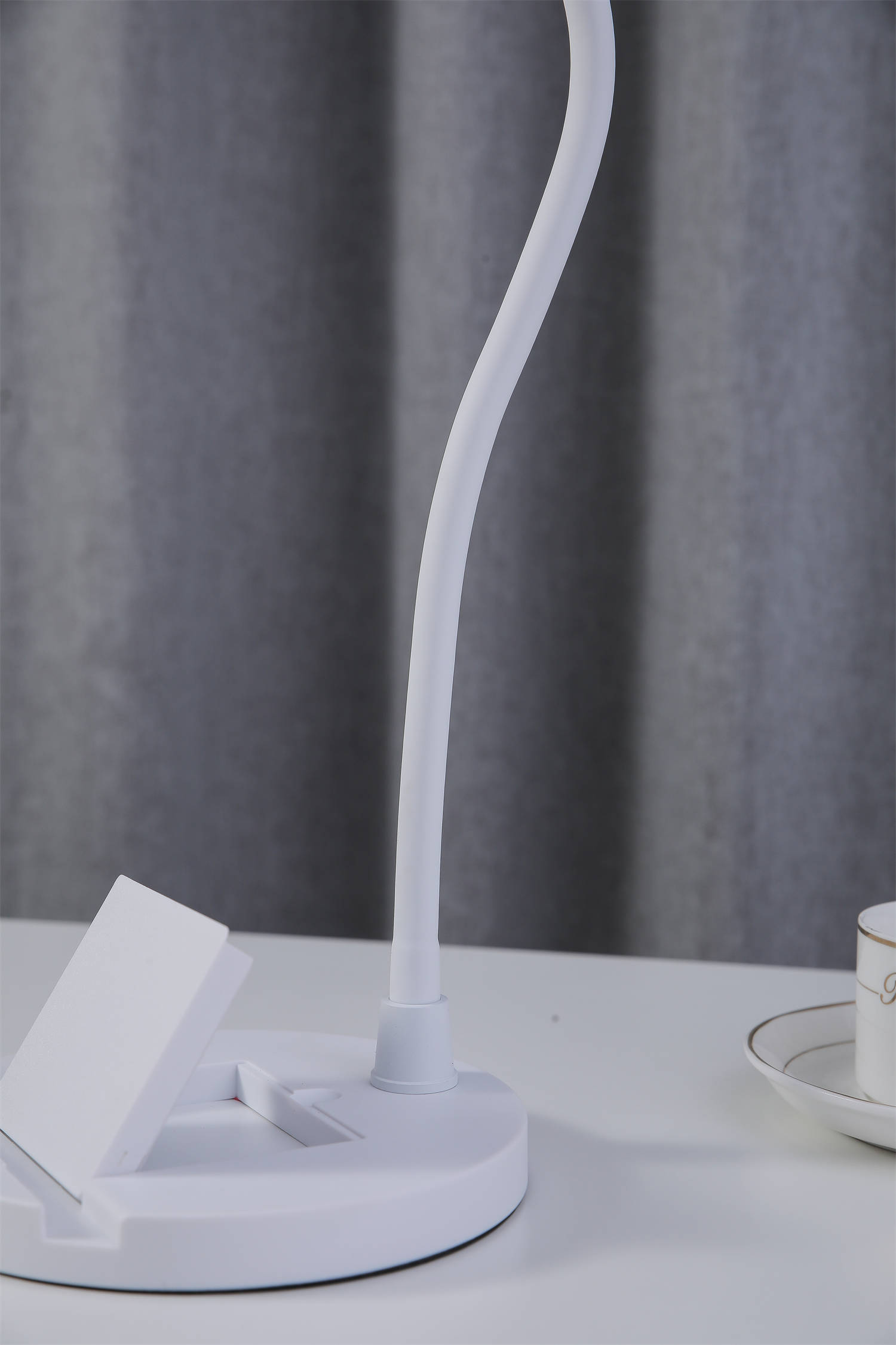Double Round Shape Designed Desk Lamp with Wireless Rechargeable for Mobile