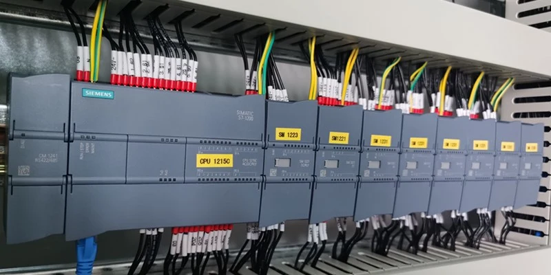 وحدة التحكم المنطقية القابلة للبرمجة (PLC) في الغلاية