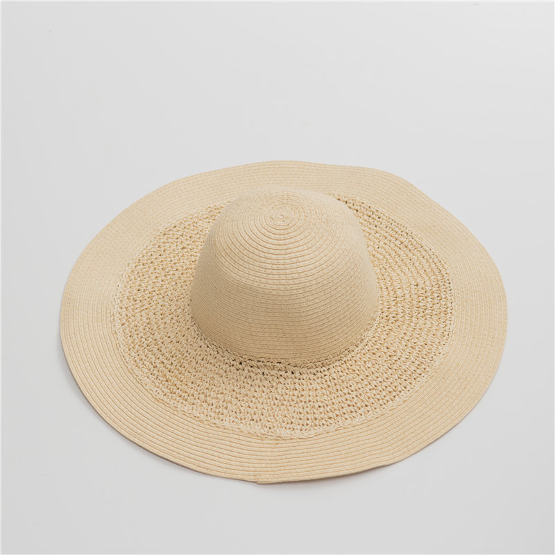 Venditore di cappelli da spiaggia oversize ripiegabili fatti a mano all'uncinetto da viaggio floppy a tesa larga per le donne