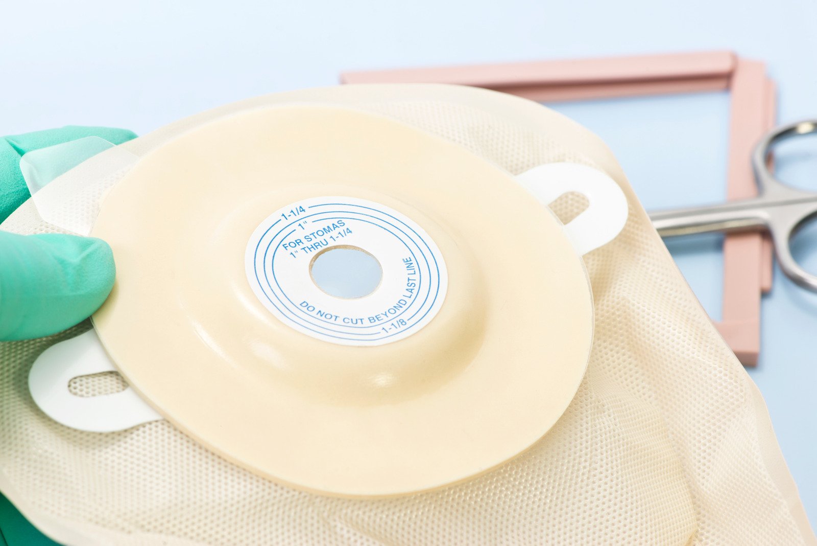 Como usar uma bolsa de ostomia: um guia passo a passo da Bluemed