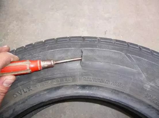 Damage to the side and inner edge of the tire.png