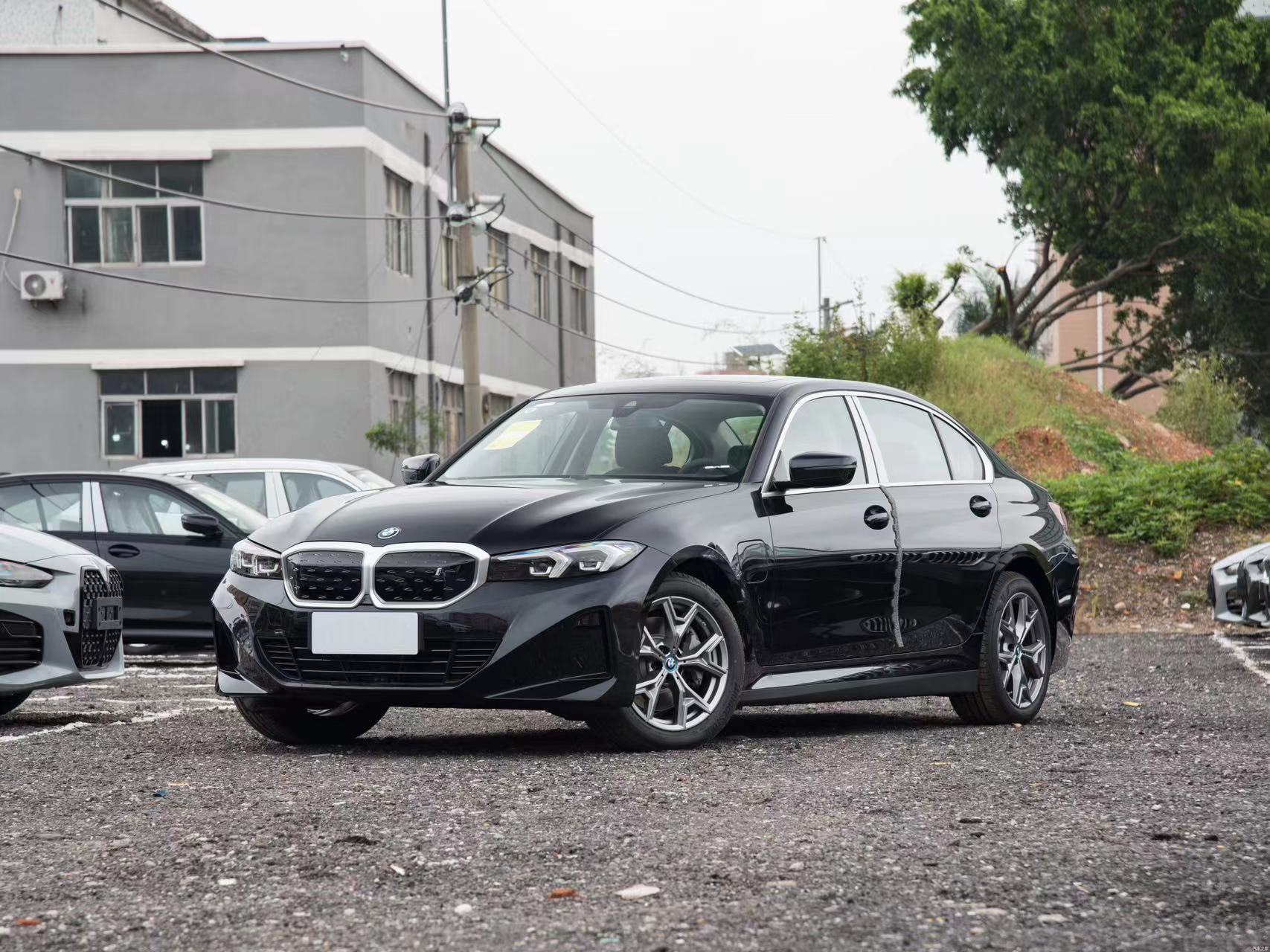 BMW 2024eDrive 35л 526км