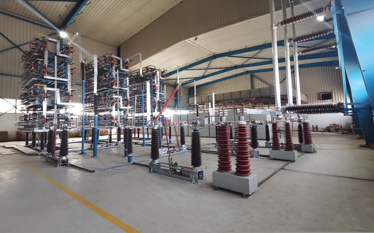 Capacitor tower system of high voltage transformer (reactor) test station