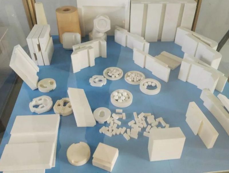 Наиболее полное описание десяти процессов формования структурной керамики.
