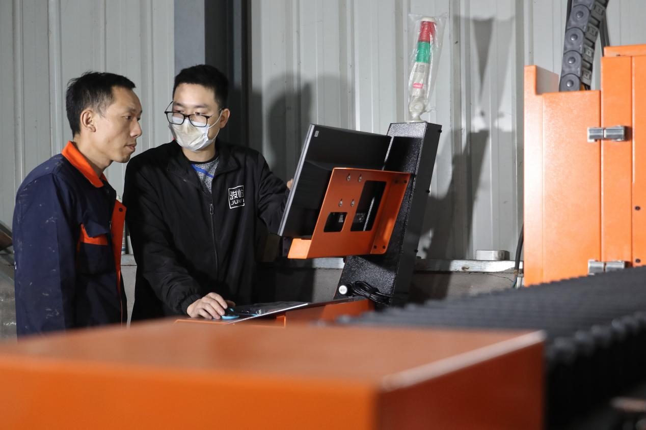 Junyi Laser-ը հաճախորդներին տրամադրում է մասնագիտական ​​և համապարփակ հետվաճառքային ծառայություններ