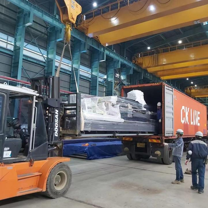 De 15035-20kw schuine lasersnijmachine met grondrail is met succes aangekomen bij de Koreaanse klantfabriek