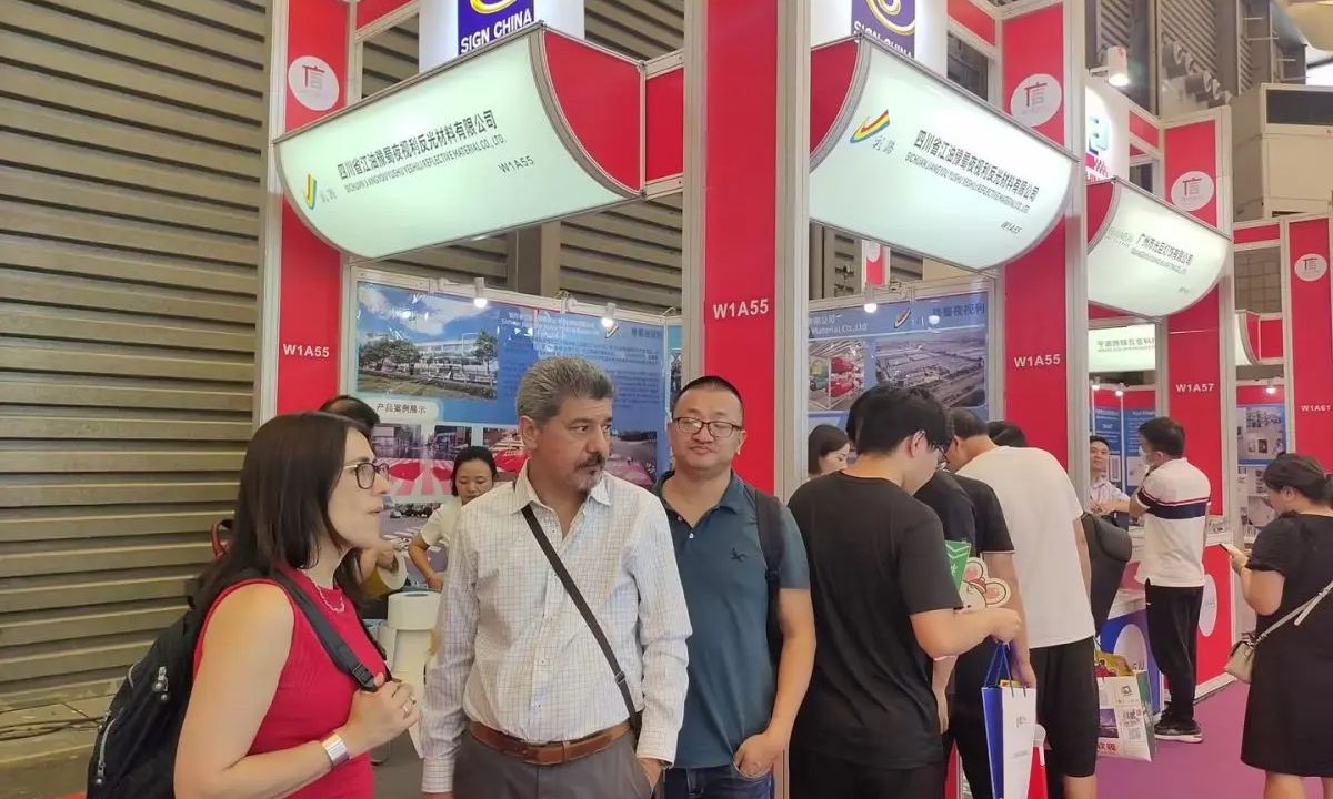 For the 23rd Shanghai International Advertising Exhibition, "new" ground advertising materials