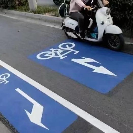 Ground markings on non-motorized lanes