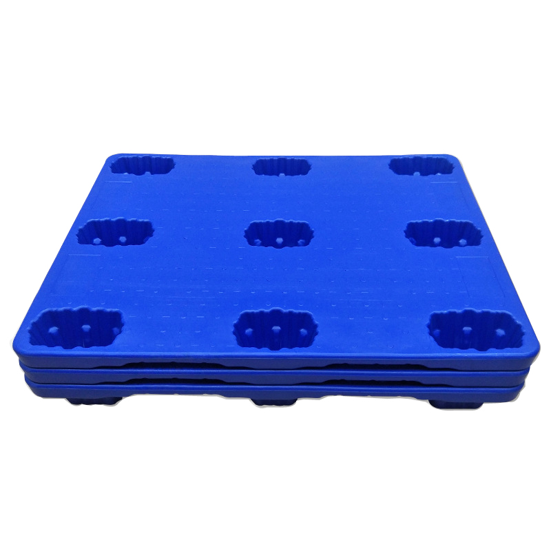 Thermoformed plastic pallets