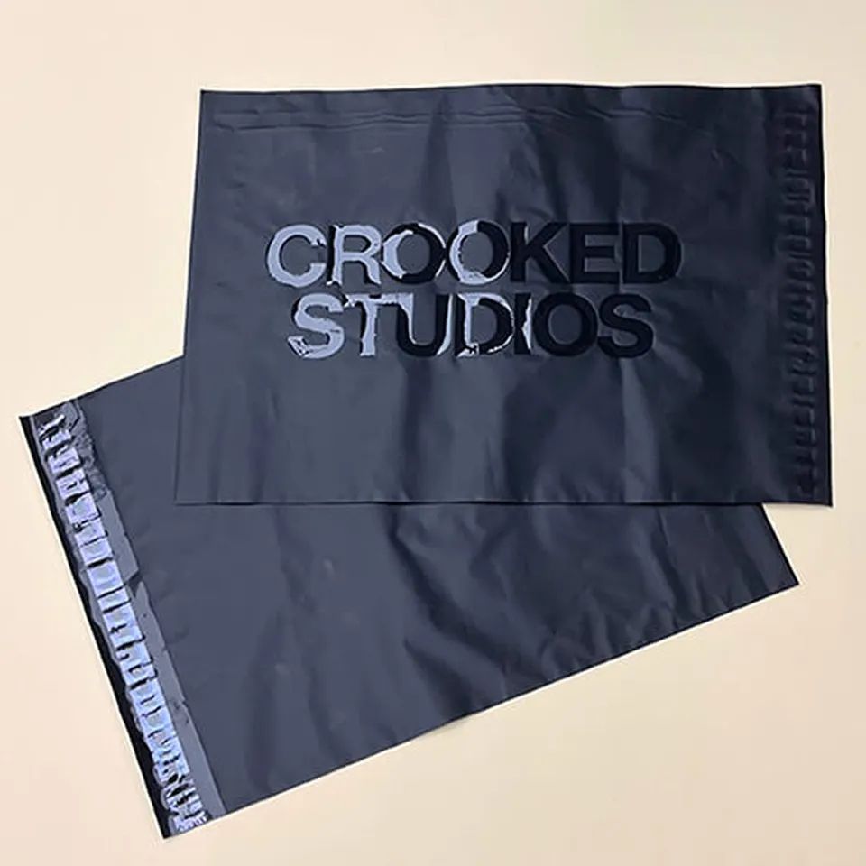 Custom UV Logo Plain Mailers Shipping Bags in Black Color