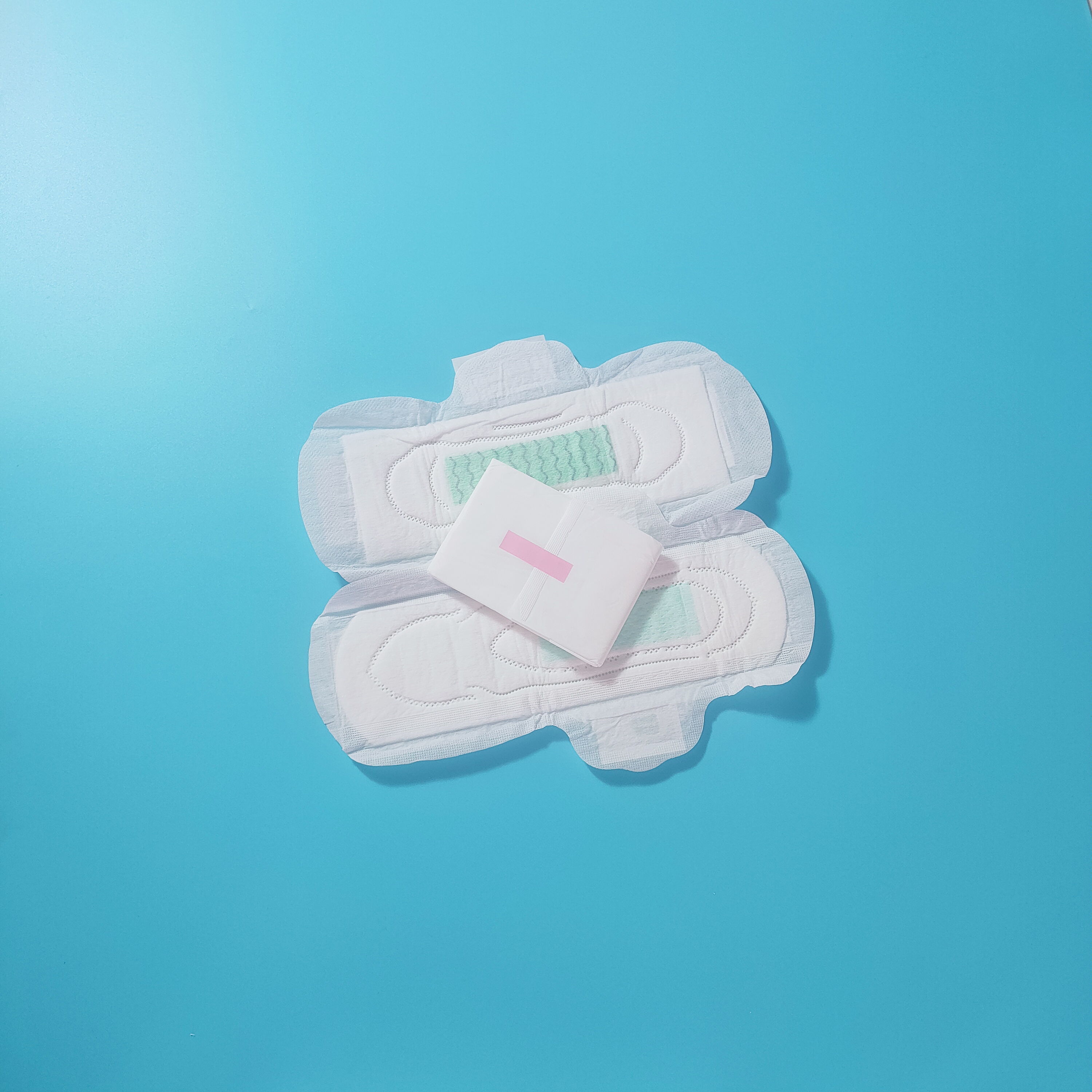 Serviette hygiénique féminine en gros dames serviettes hygiéniques période menstruelle