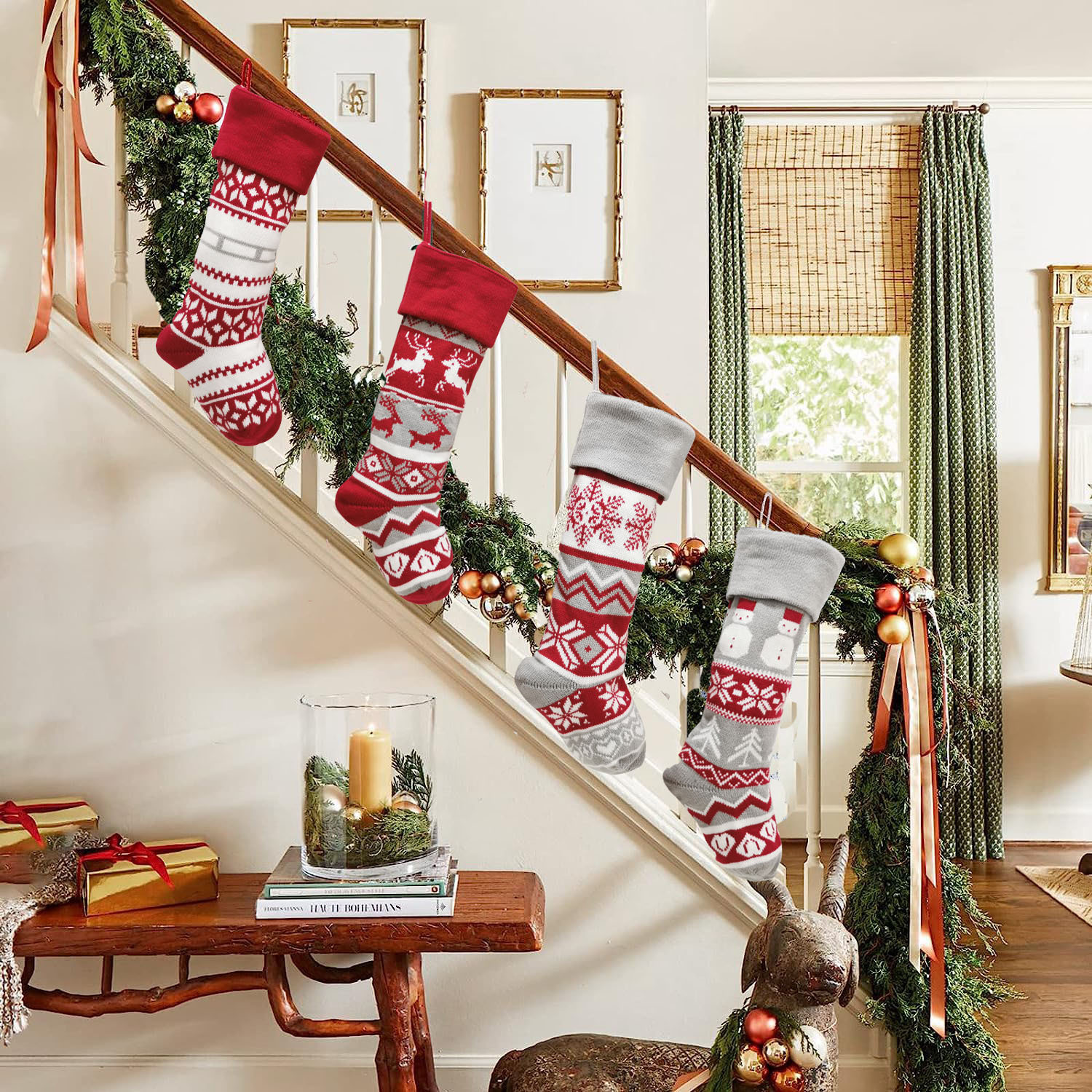 Handgefertigte dekorative Weihnachtssocken aus Strick – festliches Weihnachtsgeschenk