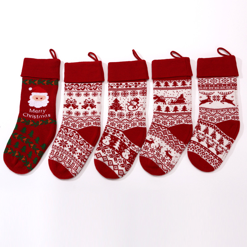 Set di decorazioni per sacchetti regalo con calzini natalizi lavorati a trecce