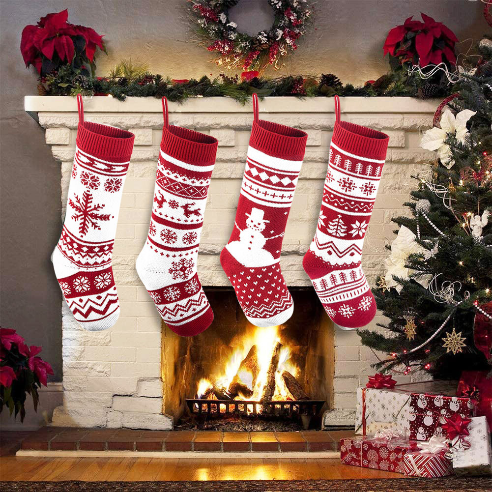 Enormi calze natalizie lavorate a maglia - Decorazione natalizia oversize
