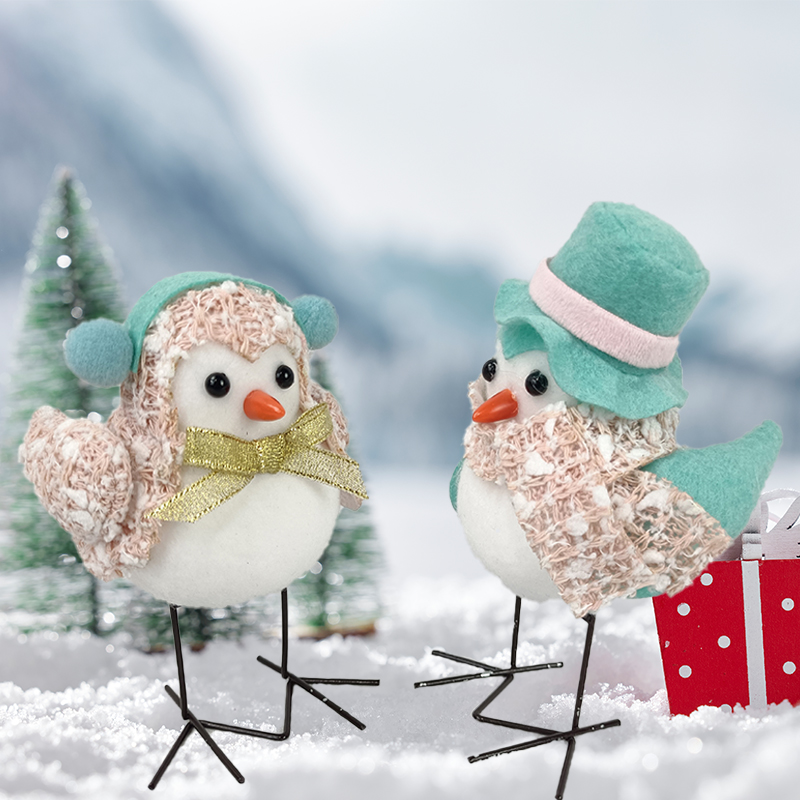 Nuovo uccello natalizio in tessuto verde Macaron in piedi