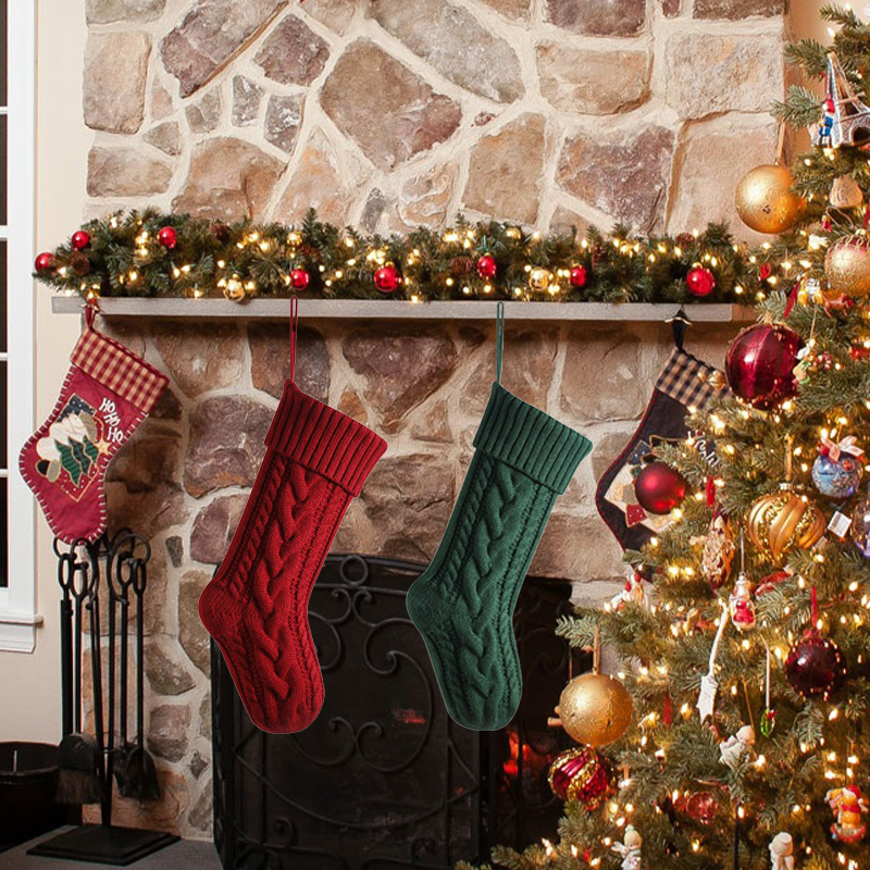 Medias navideñas familiares para chimenea: decoración festiva