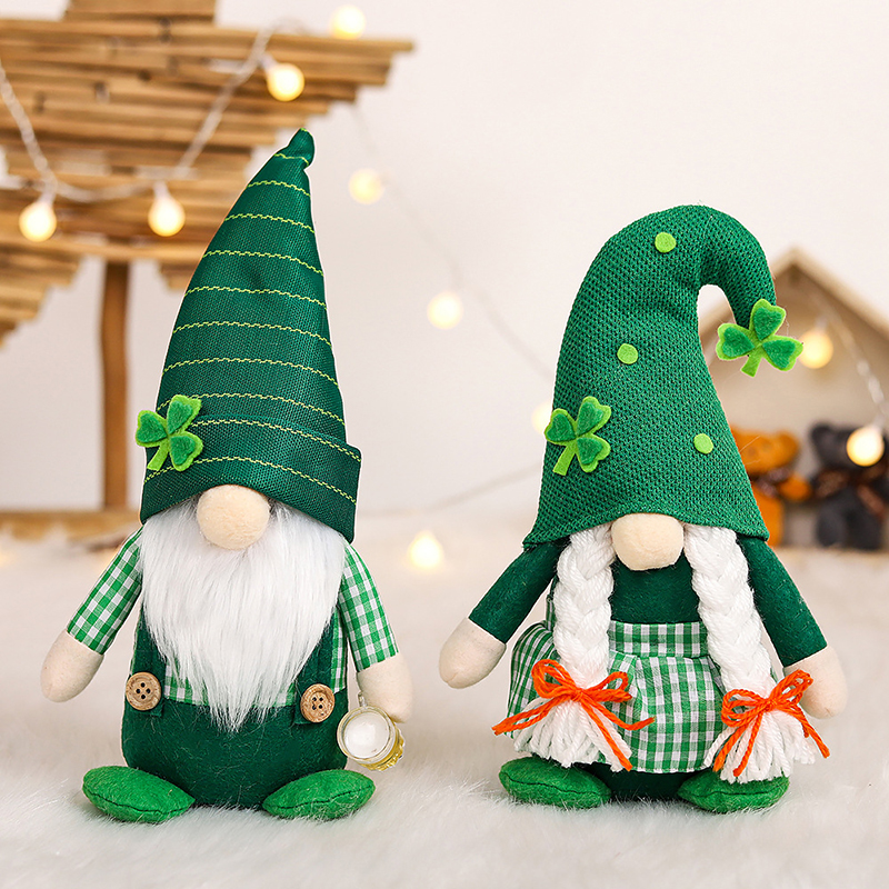 Зеленая кукла Рудольф ко Дню Святого Патрика - праздничный декор