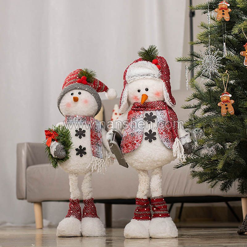 Muñeco de nieve de pie navideño con piernas estiradas