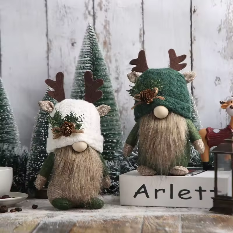 Adorável boneca de malha Antler: decoração festiva de mesa de Natal