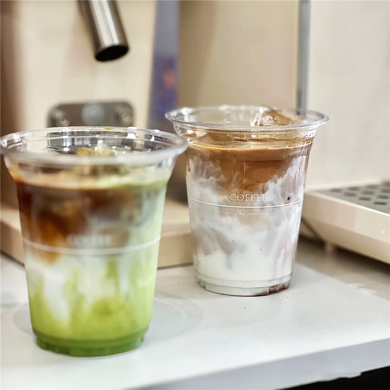 clear plastic coffee cup