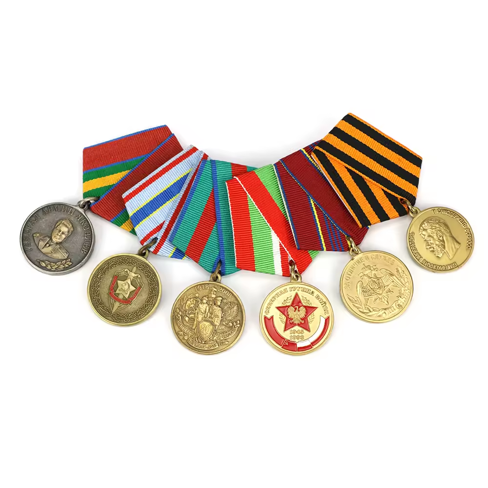 Katonai érmek kitüntetések és kitüntetések
