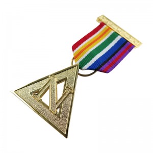 Spersonalizowany medal wojskowy o niestandardowym kształcie, bez kolorowania