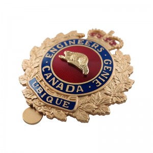 Odznaka na czapkę wojskową z klipsem na pamiątkę
