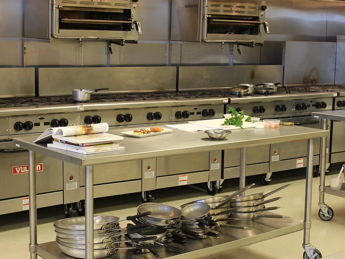 ห้องครัวเชิงพาณิชย์ - การประยุกต์ใช้อุปกรณ์ระบายอากาศ Ventto19