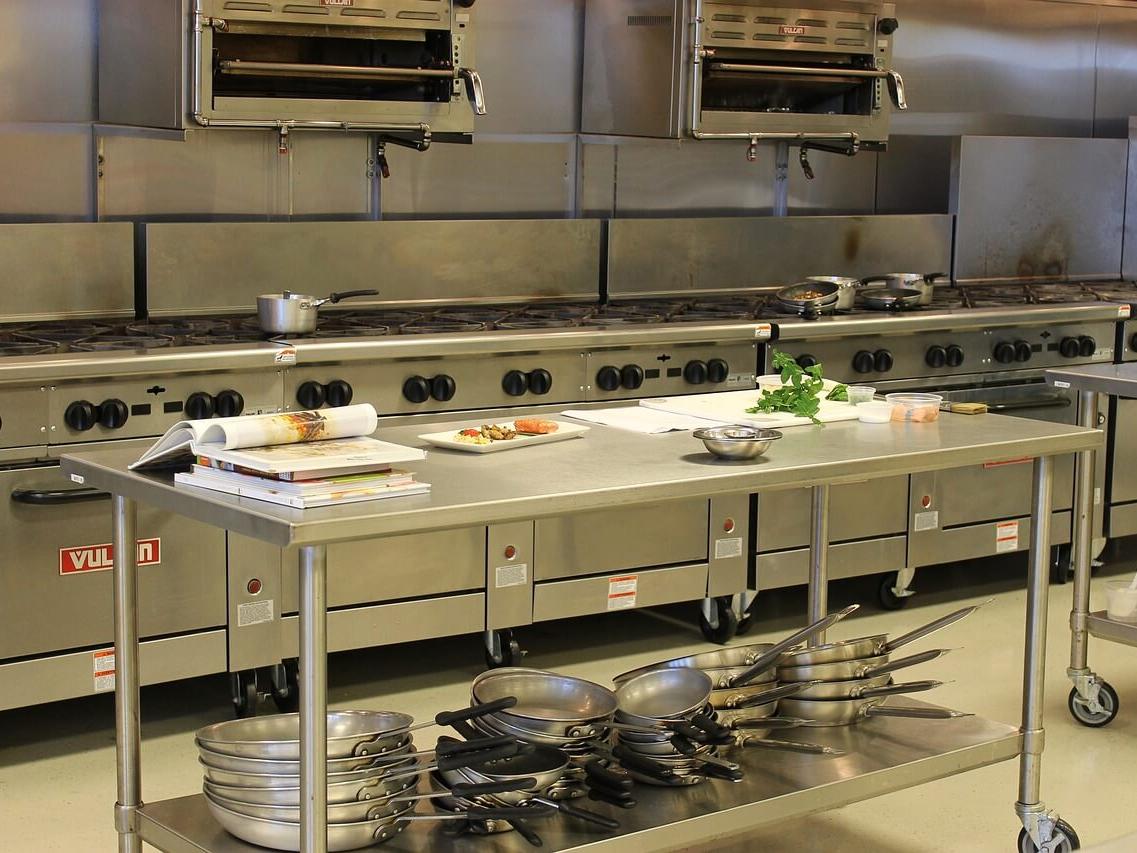 ห้องครัวเชิงพาณิชย์ - การประยุกต์ใช้อุปกรณ์ระบายอากาศ Ventto5qn