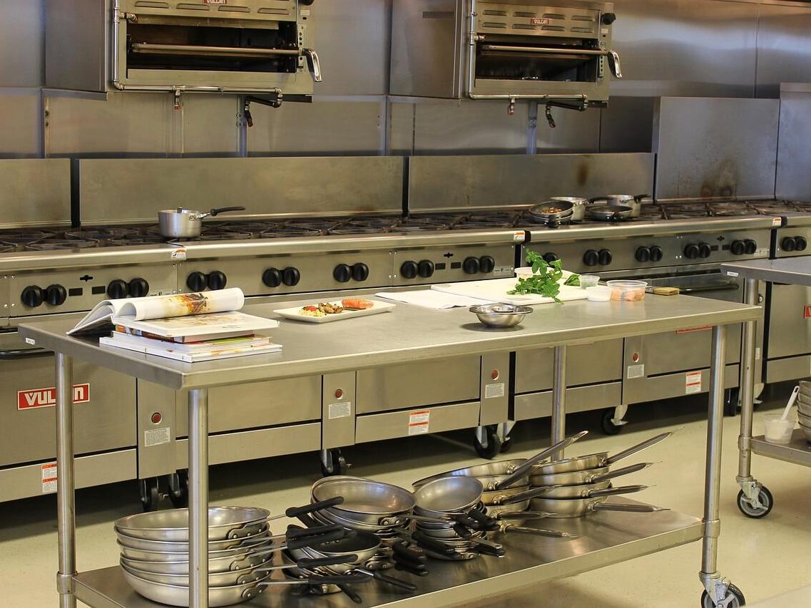 ห้องครัวเชิงพาณิชย์ - การใช้งานอุปกรณ์ระบายอากาศ Venttoqqx