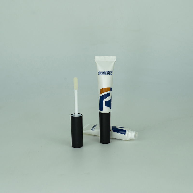 Tsika D16 Lip Gloss Squeeze Tube Packaging