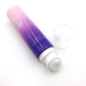 New Products D40mm Face Wash Plastic Cosmetic Silicone Massage Brush Tube With Brush Applicator