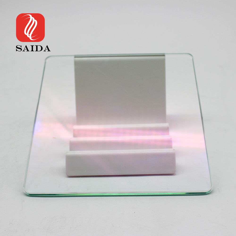 Vetro antiriflesso con trasmissione del 98% per display OLED