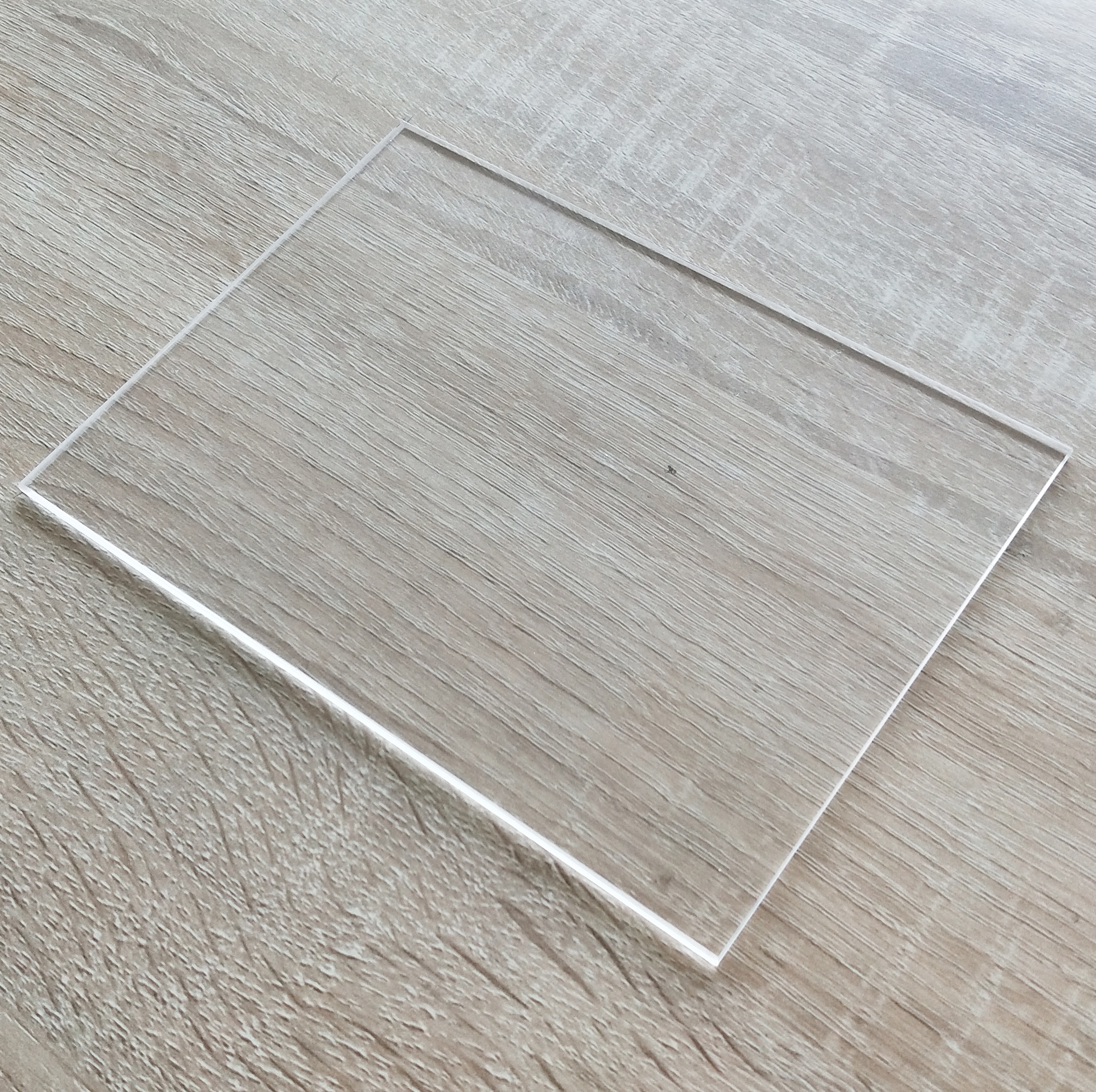 Quarzglasplatte, hohe Lichtdurchlässigkeit, 92–99,5 % transparente UV-Quarzglasplatte