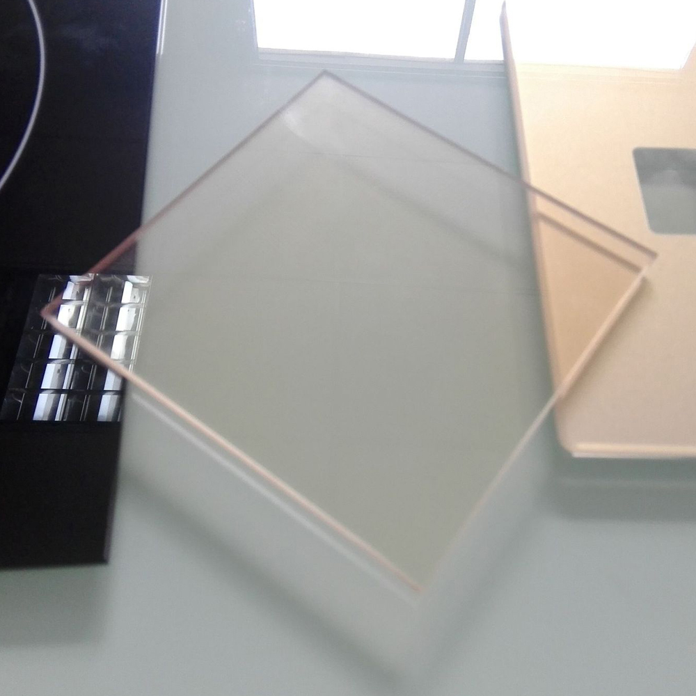 Caminetto in resistente vetro ceramico nero trasparente da 4 mm