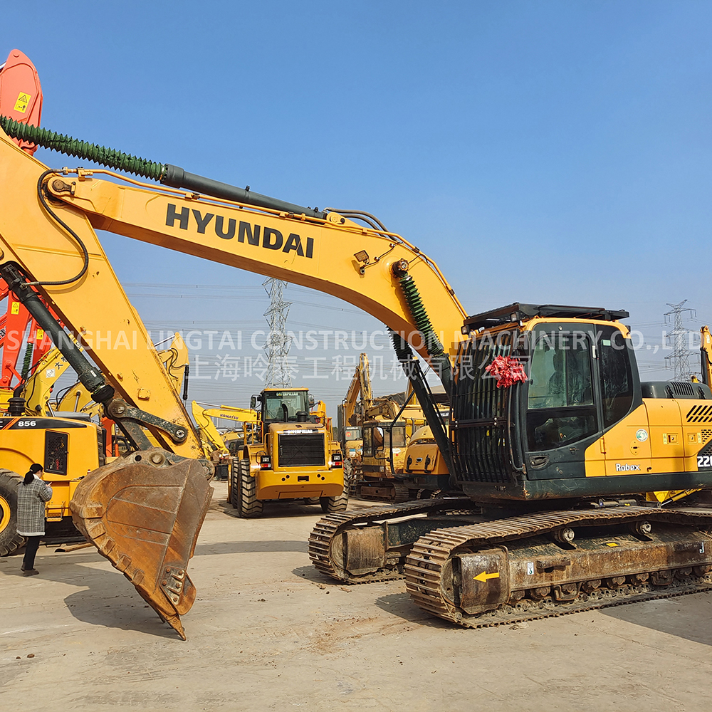Hyundai 220-9S excavator