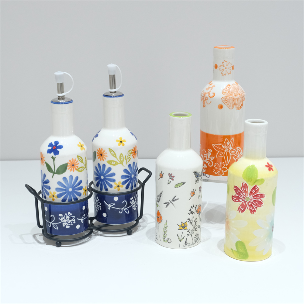 Custom Hand-Painted Flower Oil Bottles Kitchen Under Glaze Color Ceramic Vinegar Bottles Handmade Stoneware Oil and Vinegar Bottles With Lid Food Contact Safe