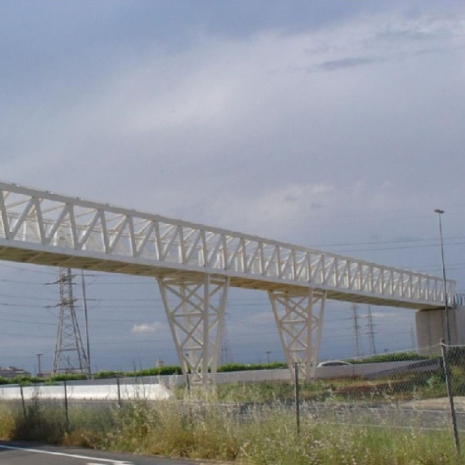 Lightweight and high-strength FRP bridge structure