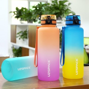 UZSPACE 1500ml/1.5L 동기 부여 그라데이션 색상 반투명 스포츠 물 플라스틱 병